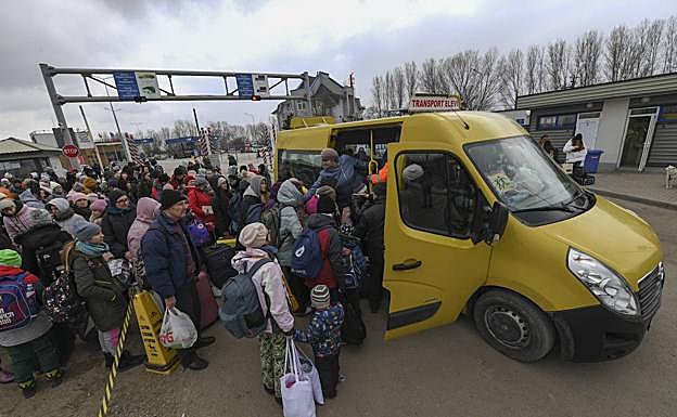 El cerco de las tropas rusas limita la eficacia de los corredores humanitarios 