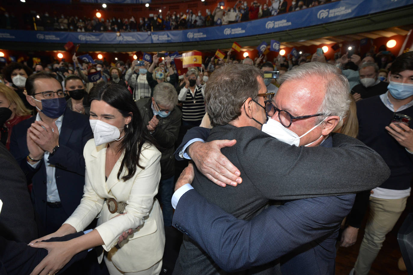 Fotos: Las imágenes del acto de Feijóo en el Teatro Circo de Murcia