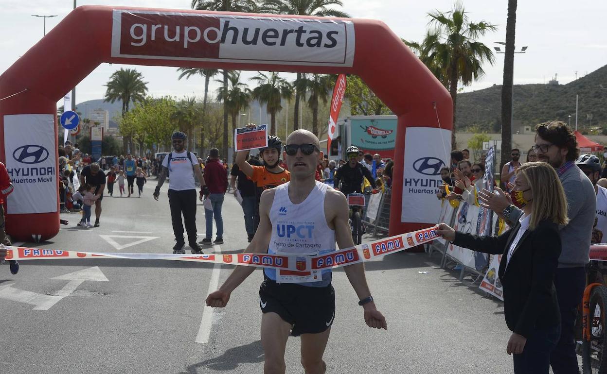 Manuel Marchena y Laura Nicolás ganan la Media Maratón de Cartagena | La  Verdad