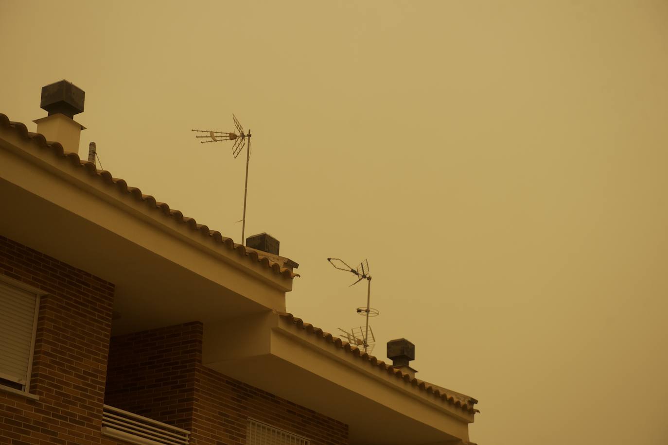 Fotos: La calima, el fenómeno meteorológico que tiñe de naranja los cielos de la Región de Murcia