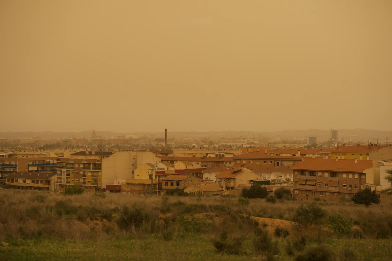 Fotos: La calima, el fenómeno meteorológico que tiñe de naranja los cielos de la Región de Murcia