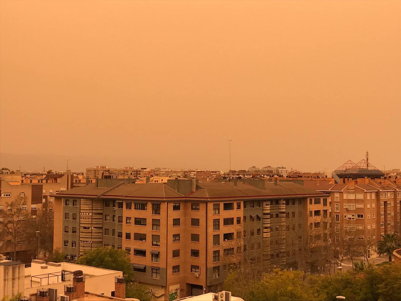 Fotos: La calima, el fenómeno meteorológico que tiñe de naranja los cielos de la Región de Murcia