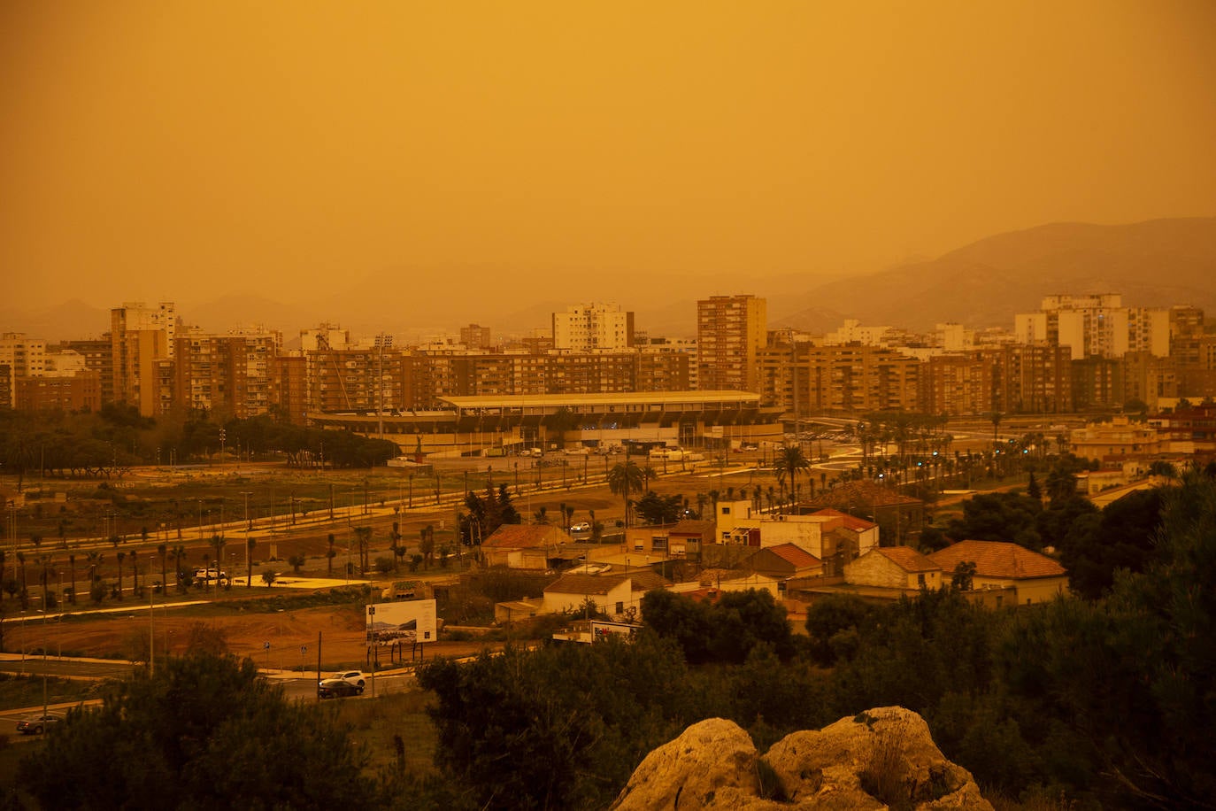 Fotos: La calima, el fenómeno meteorológico que tiñe de naranja los cielos de la Región de Murcia
