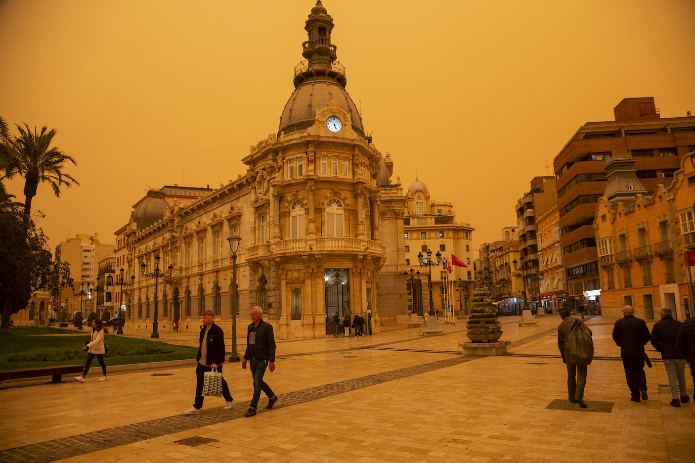 Fotos: La calima, el fenómeno meteorológico que tiñe de naranja los cielos de la Región de Murcia