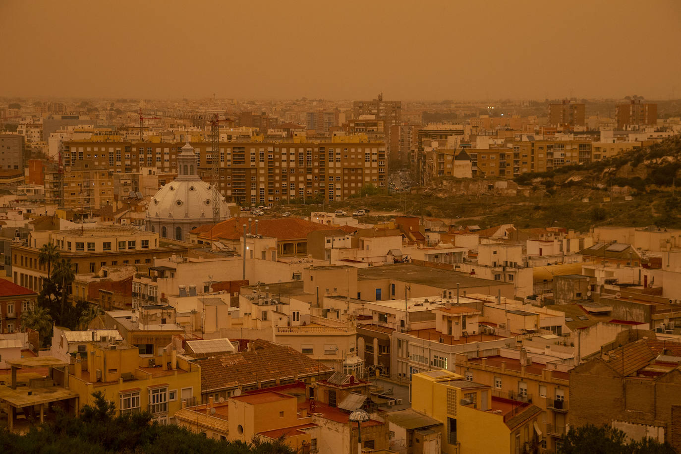 Fotos: La calima, el fenómeno meteorológico que tiñe de naranja los cielos de la Región de Murcia