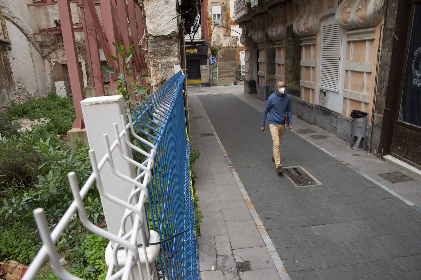Fotos: Solares de Cartagena acumulan basura, maleza e insectos