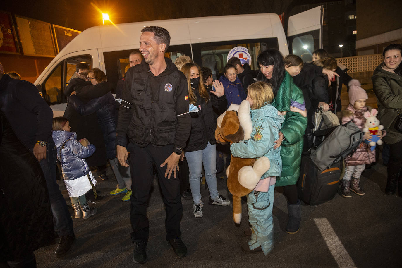 Fotos: Cartagena recibe a 24 refugiados ucranianos y un grupo de empresarios traerá en ocho días a otros 52