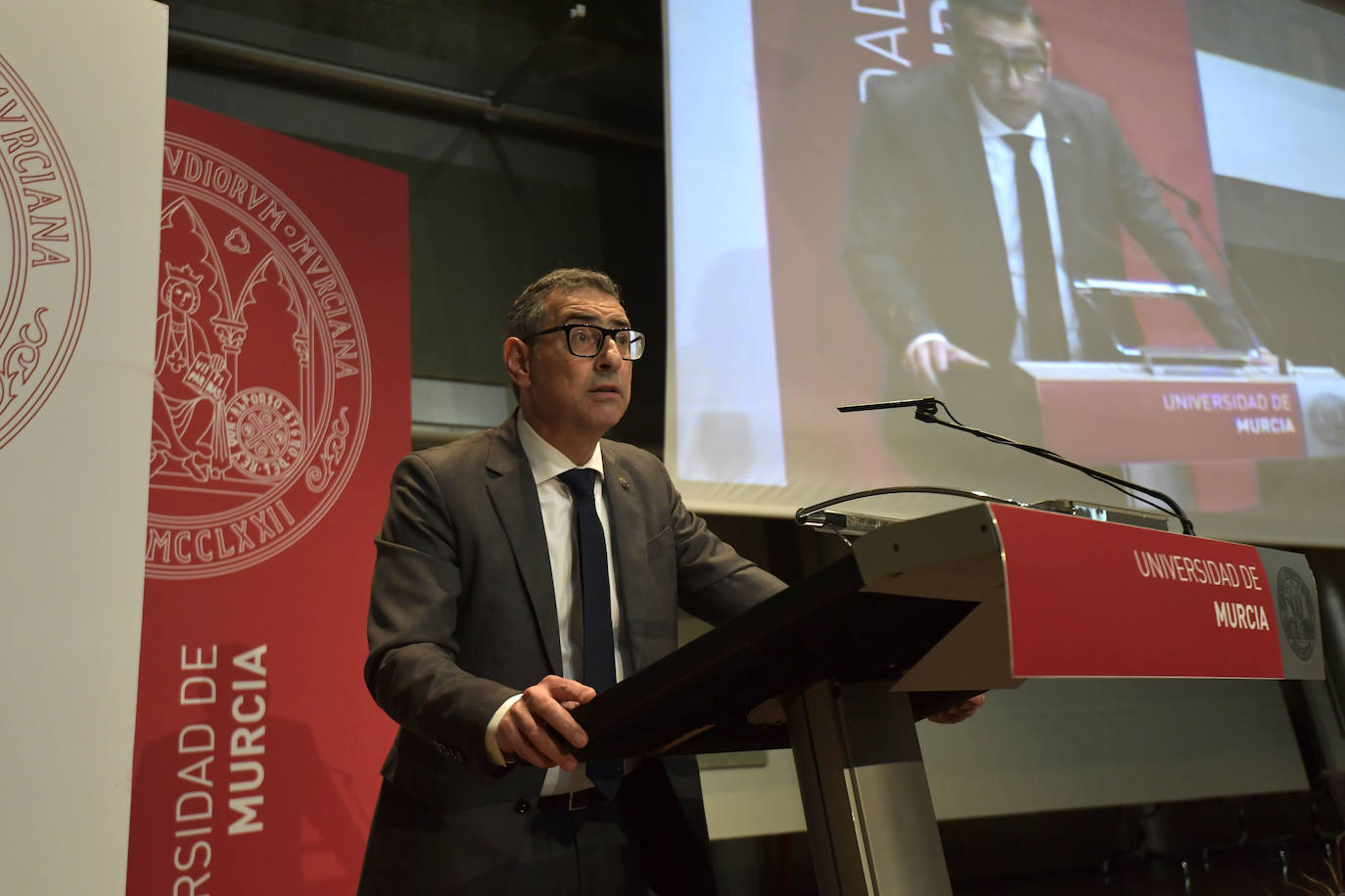 Fotos: La toma de posesión de Luján como rector de la UMU, en imágenes