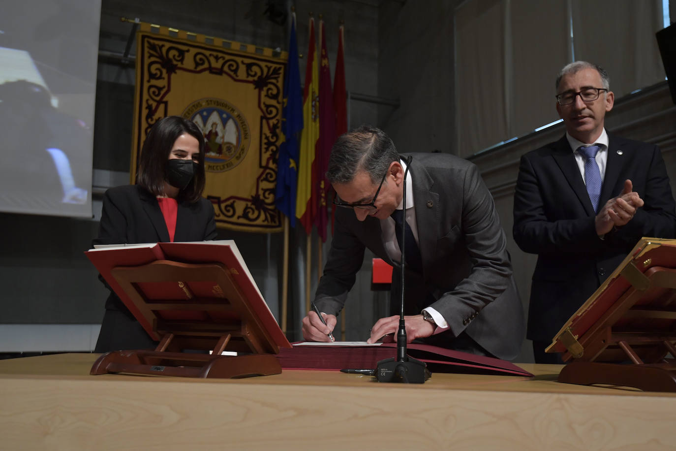 Fotos: La toma de posesión de Luján como rector de la UMU, en imágenes