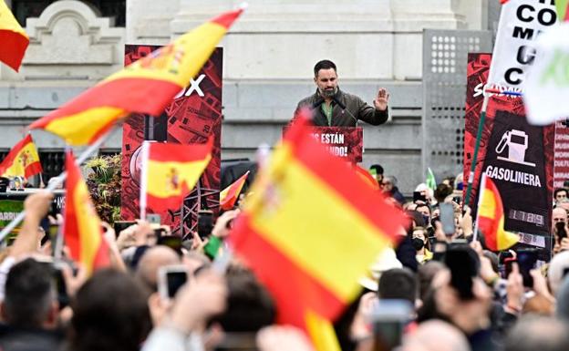 Santiago Abascal, en la plaza de Cibeles hoy.