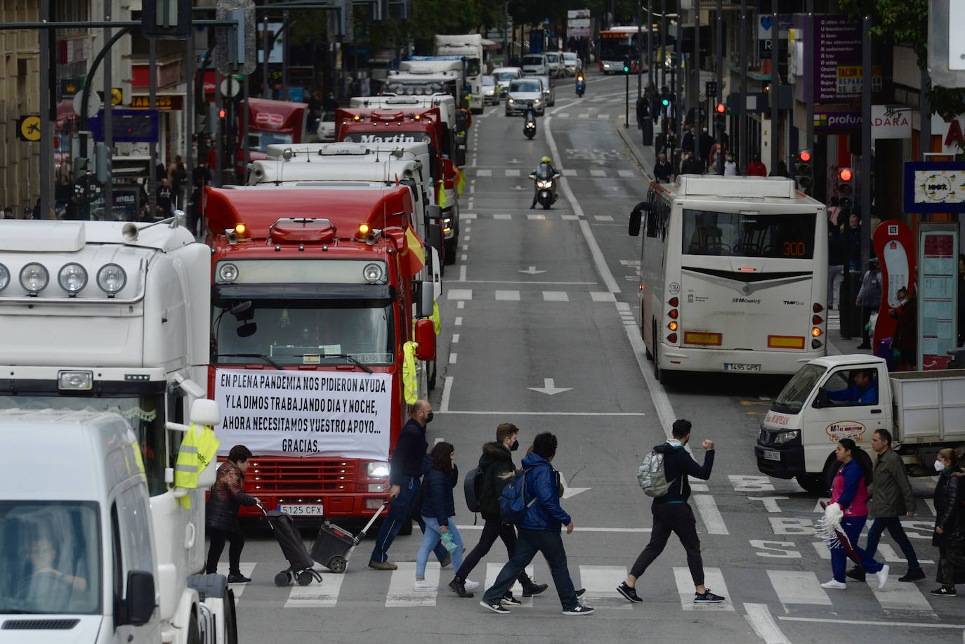 Fotos: Centenares de camioneros colapsan el Tráfico en Murcia, en imágenes