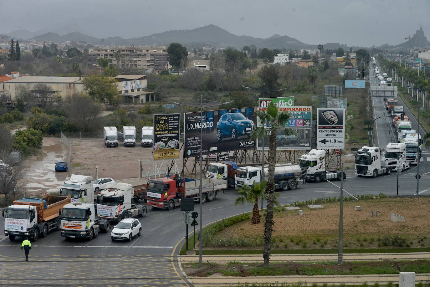 Fotos: Centenares de camioneros colapsan el Tráfico en Murcia, en imágenes