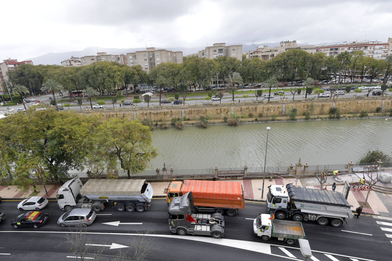 Fotos: Centenares de camioneros colapsan el Tráfico en Murcia, en imágenes