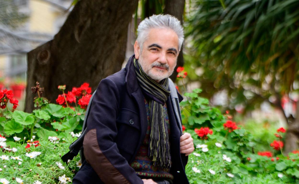 Juan Álvarez, en la plaza de Santo Domingo, en Murcia. 