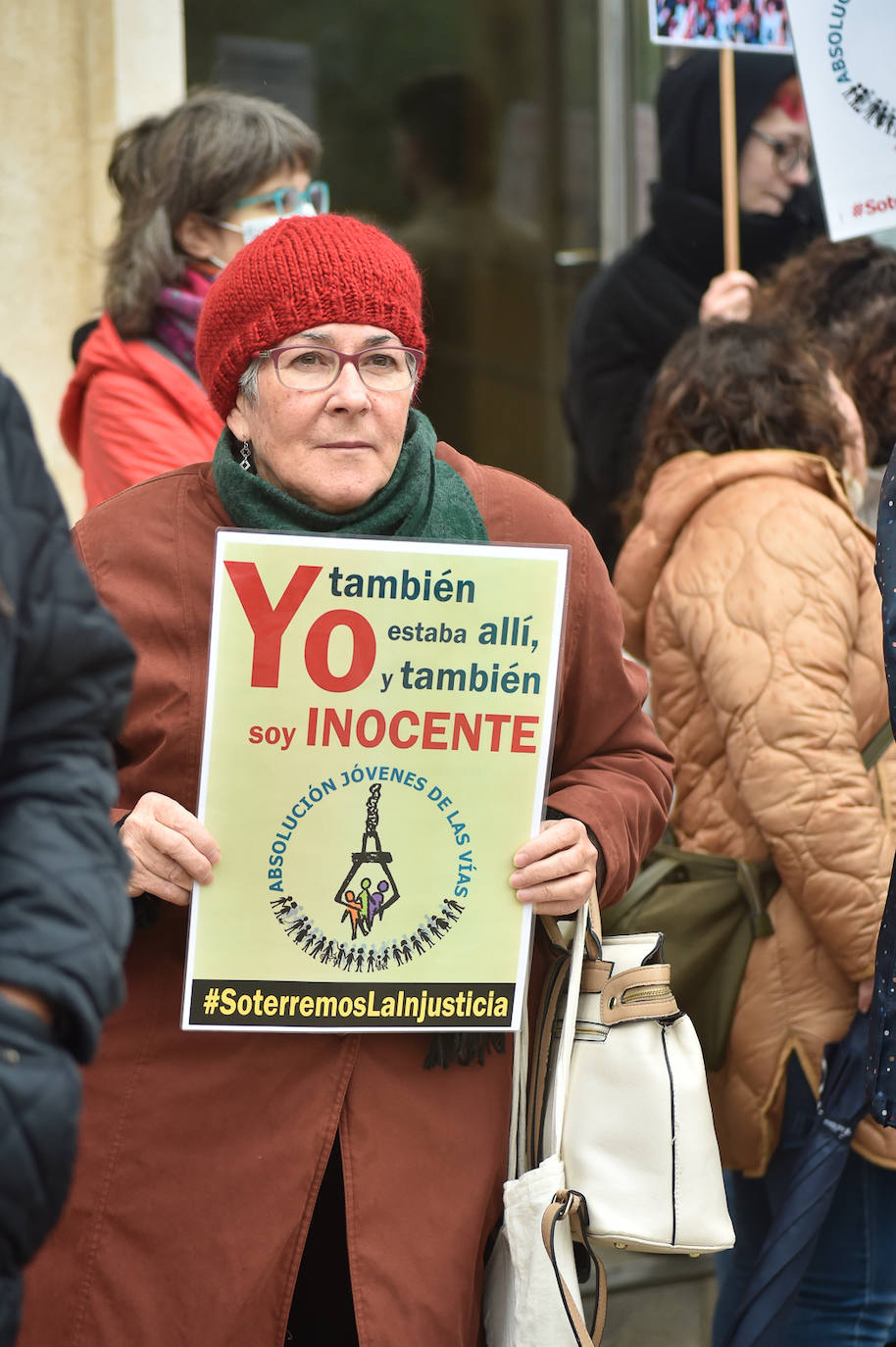 Fotos: Arranca el juicio contra los jóvenes acusados de causar daños en las vías del tren a su paso por Murcia