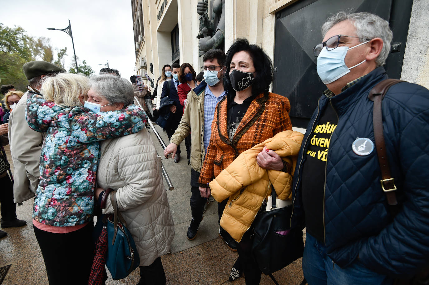 Fotos: Arranca el juicio contra los jóvenes acusados de causar daños en las vías del tren a su paso por Murcia