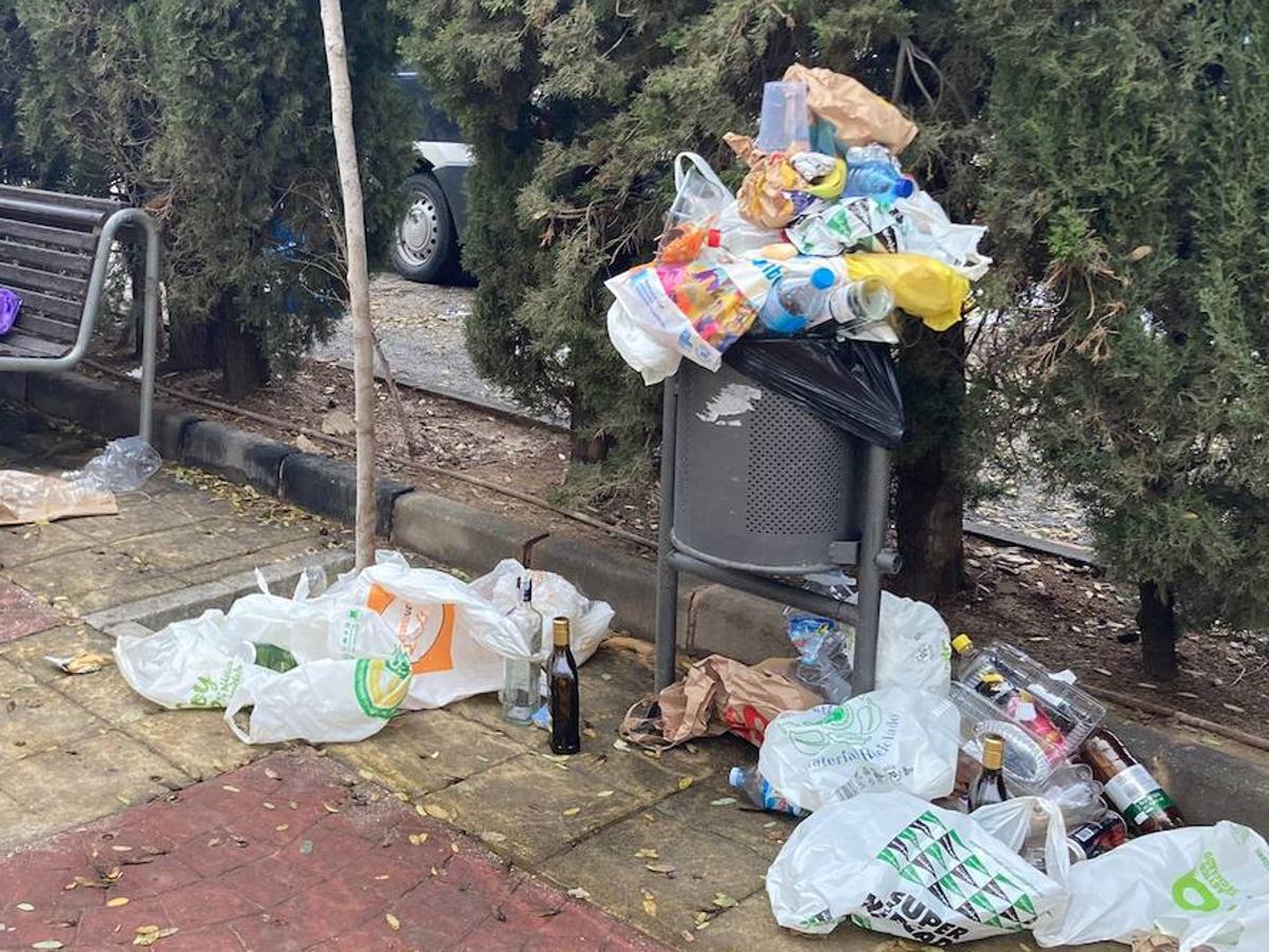 Fotos: Quejas entre los vecinos de Murcia por la imagen de decenas de jóvenes orinando en el río Segura