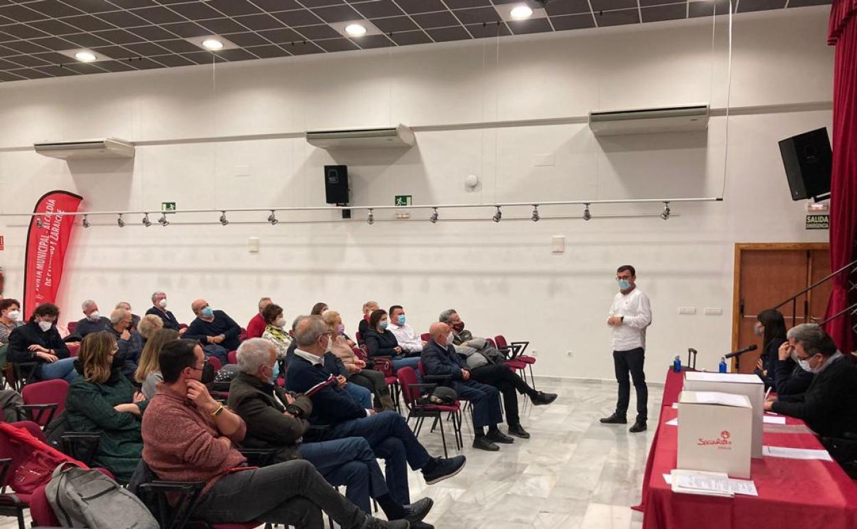 Emilio Ivars, durante su intervención en la asamblea de la agrupación socialista Murcia-Este. 