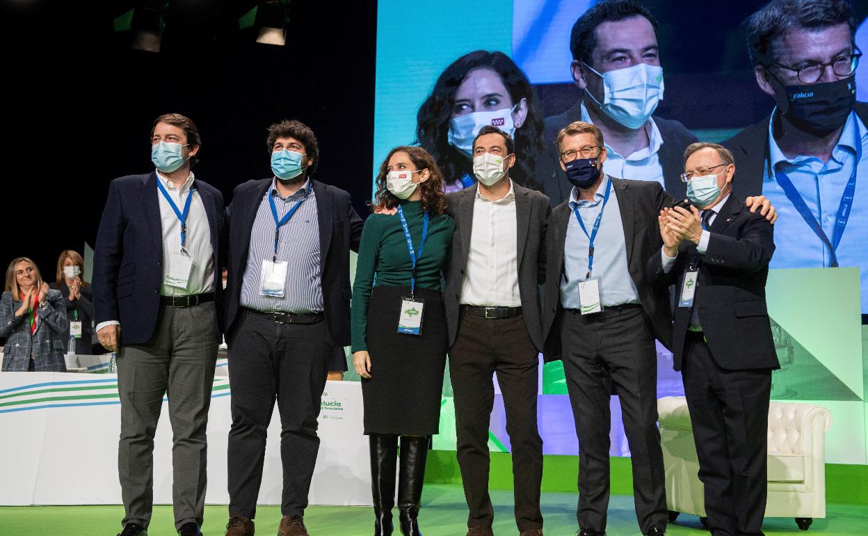 Mañueco, López Miras, Ayuso, Moreno, Feijóo y Vivas, durante un acto del PP.