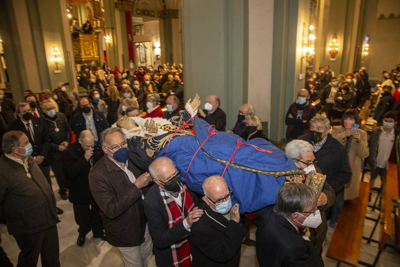 Fotos: Los californios arropan masivamente el traslado de la Virgen para la Salve Grande