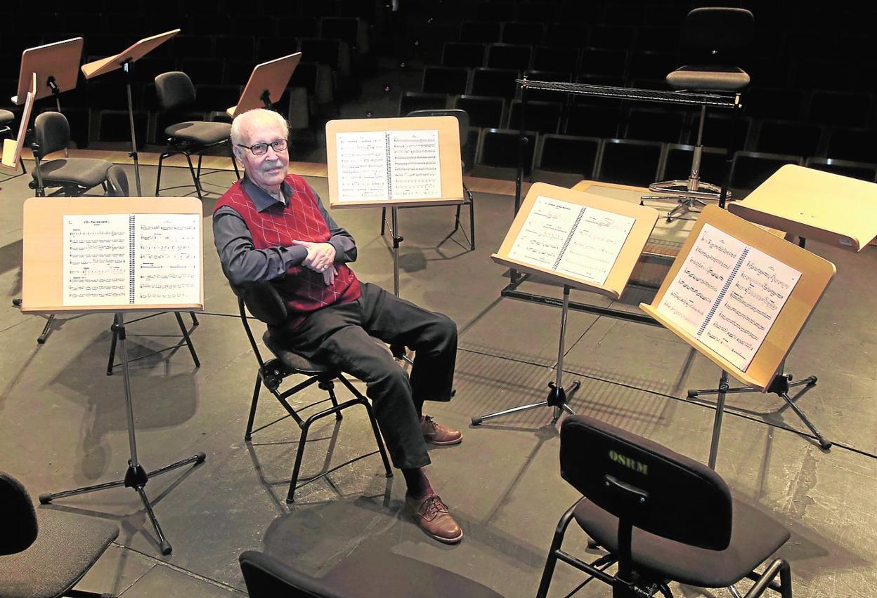 El compositor murciano Manuel Moreno-Buendía, este martes en el Auditorio Víctor Villegas de Murcia. 