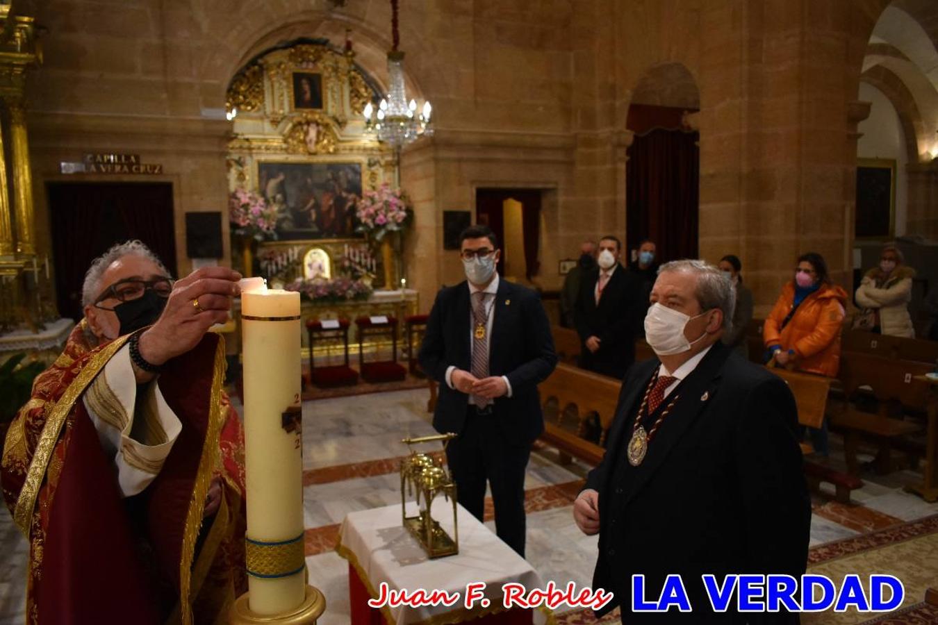 La basílica de la Vera Cruz volvió a acoger el ritual de la Bendición de la Naturaleza con la Sagrada Reliquia. La ceremonia se ha realizado esta tarde y se ha iniciado en el interior del templo para trasladarse después a la Capilla de los Conjuros. 