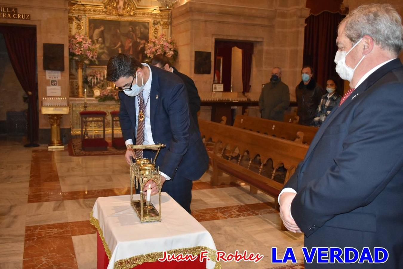 La basílica de la Vera Cruz volvió a acoger el ritual de la Bendición de la Naturaleza con la Sagrada Reliquia. La ceremonia se ha realizado esta tarde y se ha iniciado en el interior del templo para trasladarse después a la Capilla de los Conjuros. 