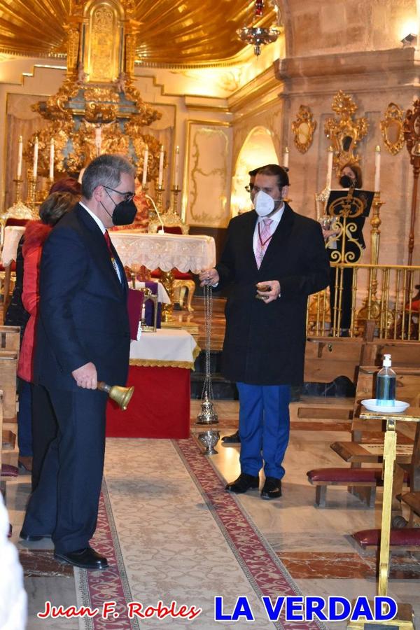 La basílica de la Vera Cruz volvió a acoger el ritual de la Bendición de la Naturaleza con la Sagrada Reliquia. La ceremonia se ha realizado esta tarde y se ha iniciado en el interior del templo para trasladarse después a la Capilla de los Conjuros. 