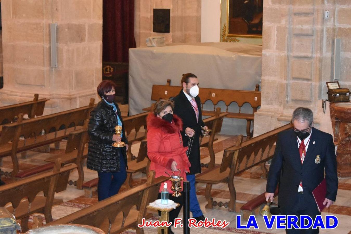 La basílica de la Vera Cruz volvió a acoger el ritual de la Bendición de la Naturaleza con la Sagrada Reliquia. La ceremonia se ha realizado esta tarde y se ha iniciado en el interior del templo para trasladarse después a la Capilla de los Conjuros. 