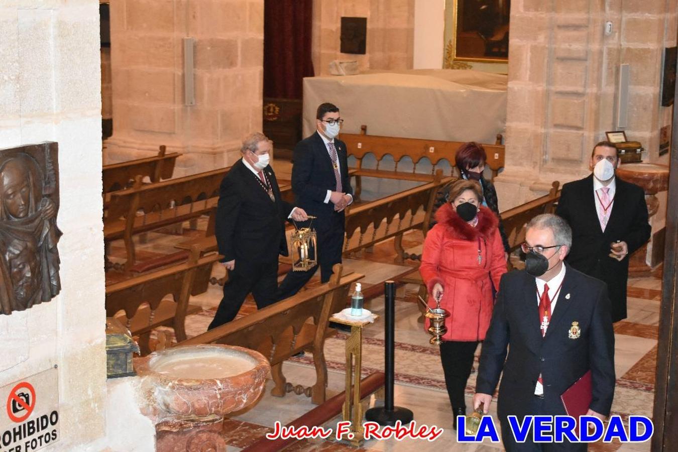 La basílica de la Vera Cruz volvió a acoger el ritual de la Bendición de la Naturaleza con la Sagrada Reliquia. La ceremonia se ha realizado esta tarde y se ha iniciado en el interior del templo para trasladarse después a la Capilla de los Conjuros. 