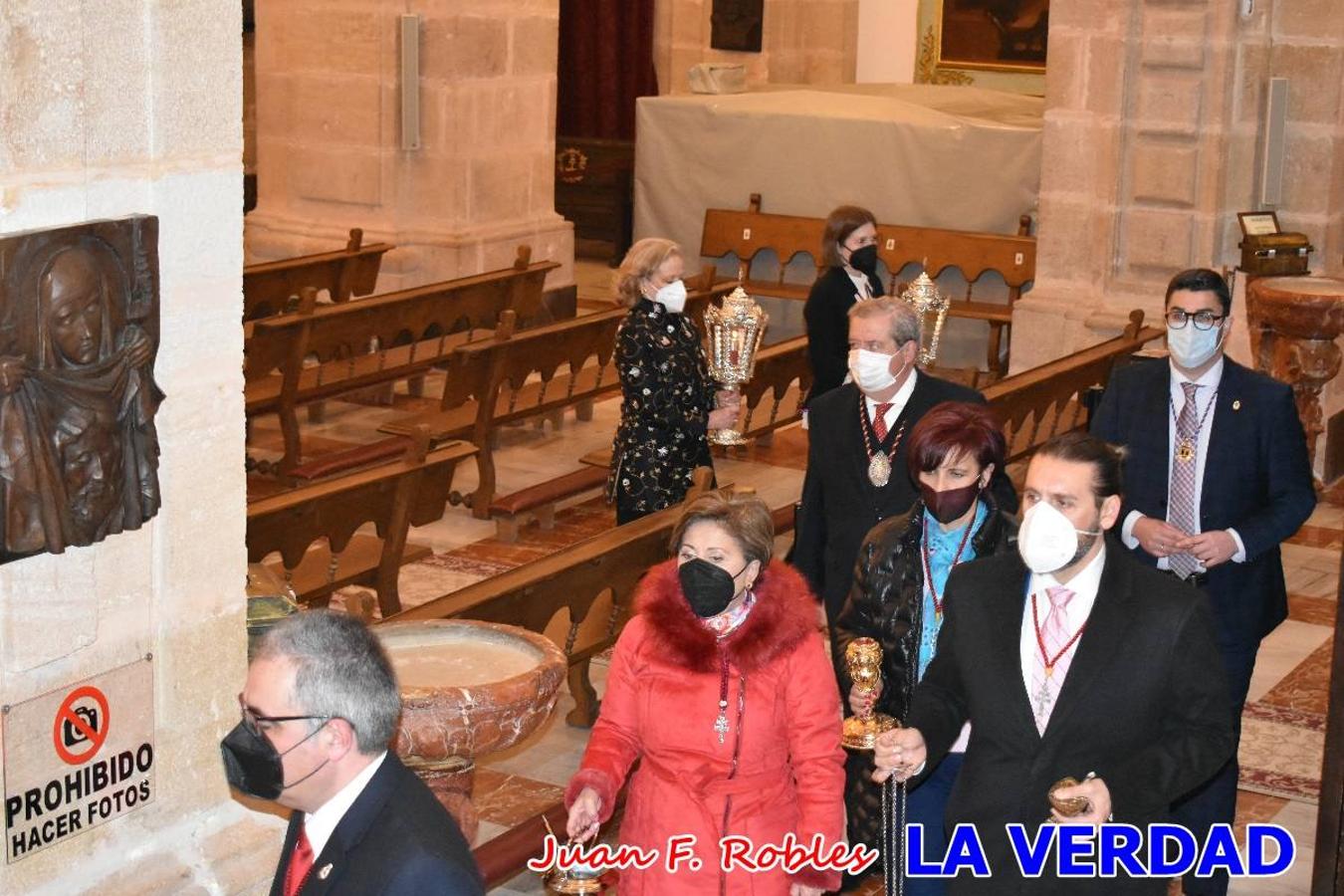 La basílica de la Vera Cruz volvió a acoger el ritual de la Bendición de la Naturaleza con la Sagrada Reliquia. La ceremonia se ha realizado esta tarde y se ha iniciado en el interior del templo para trasladarse después a la Capilla de los Conjuros. 