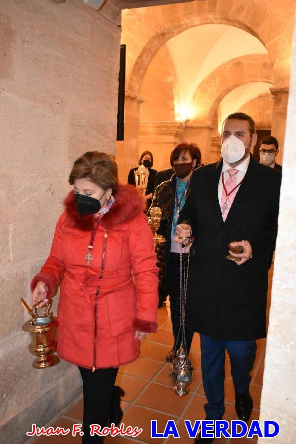 La basílica de la Vera Cruz volvió a acoger el ritual de la Bendición de la Naturaleza con la Sagrada Reliquia. La ceremonia se ha realizado esta tarde y se ha iniciado en el interior del templo para trasladarse después a la Capilla de los Conjuros. 