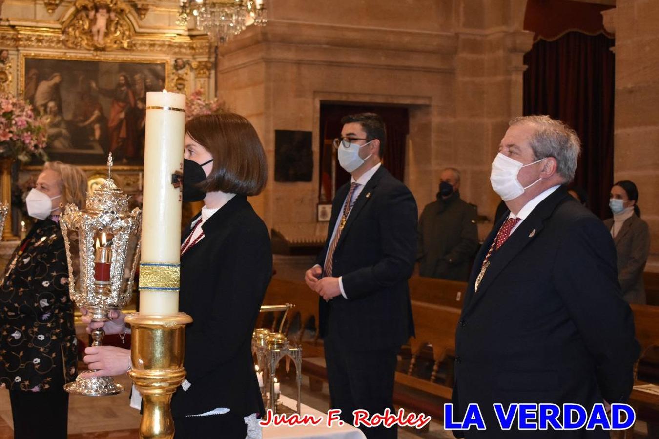 La basílica de la Vera Cruz volvió a acoger el ritual de la Bendición de la Naturaleza con la Sagrada Reliquia. La ceremonia se ha realizado esta tarde y se ha iniciado en el interior del templo para trasladarse después a la Capilla de los Conjuros. 