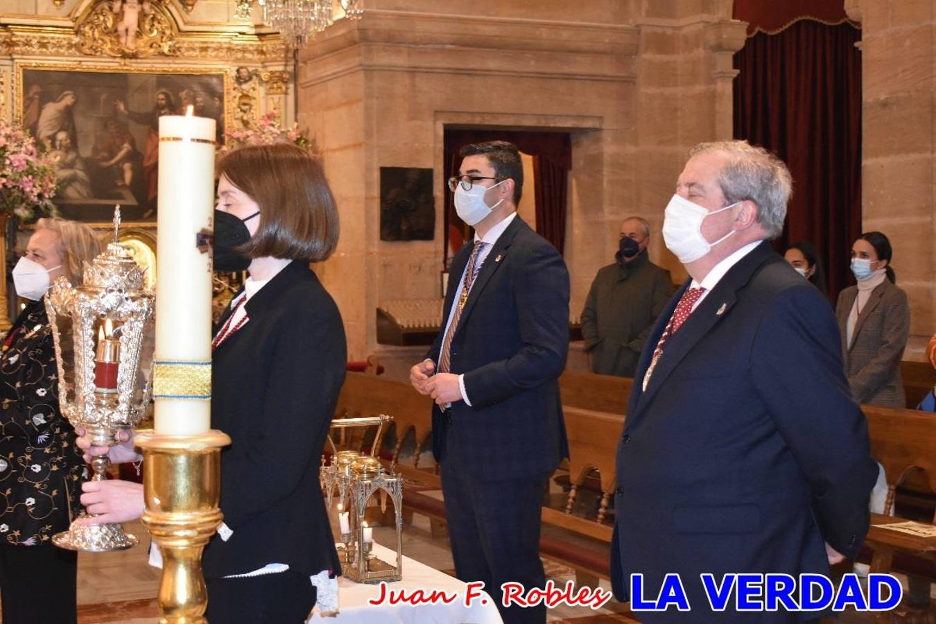 La basílica de la Vera Cruz volvió a acoger el ritual de la Bendición de la Naturaleza con la Sagrada Reliquia. La ceremonia se ha realizado esta tarde y se ha iniciado en el interior del templo para trasladarse después a la Capilla de los Conjuros. 