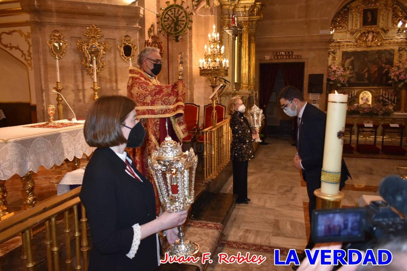 La basílica de la Vera Cruz volvió a acoger el ritual de la Bendición de la Naturaleza con la Sagrada Reliquia. La ceremonia se ha realizado esta tarde y se ha iniciado en el interior del templo para trasladarse después a la Capilla de los Conjuros. 