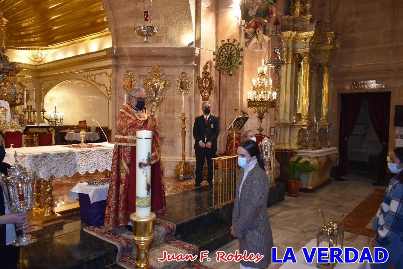 La basílica de la Vera Cruz volvió a acoger el ritual de la Bendición de la Naturaleza con la Sagrada Reliquia. La ceremonia se ha realizado esta tarde y se ha iniciado en el interior del templo para trasladarse después a la Capilla de los Conjuros. 