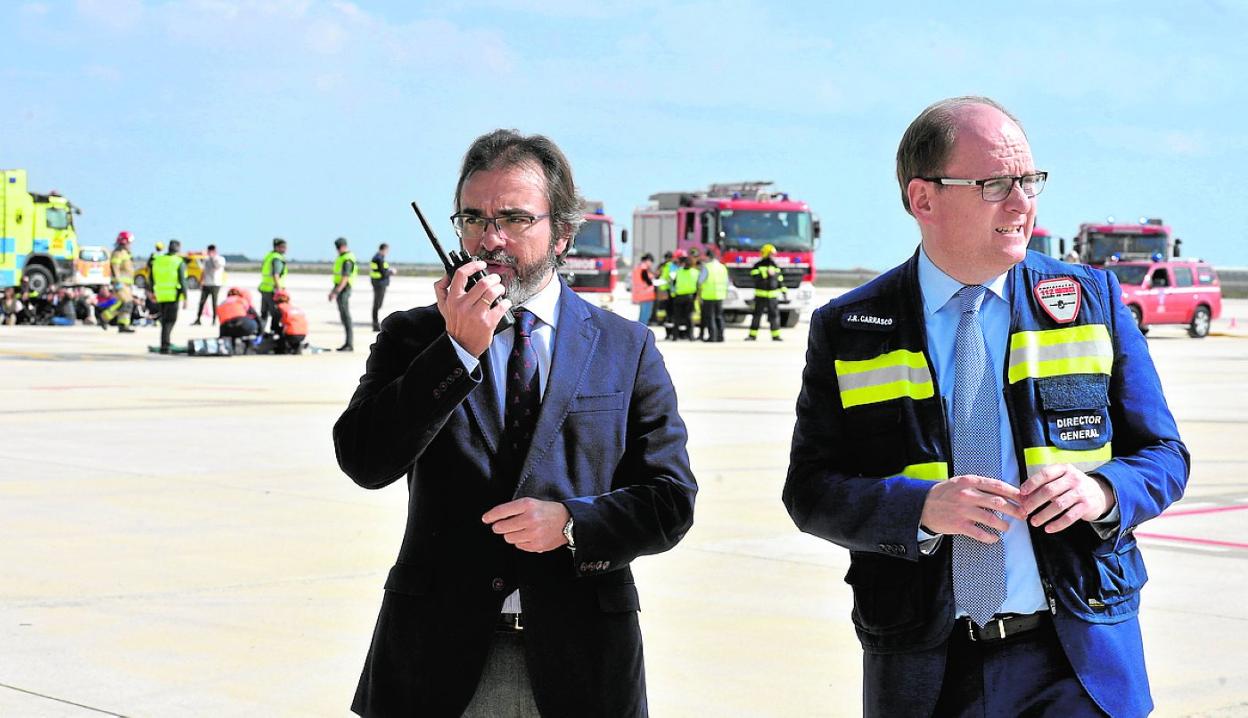 Pedro Rivera y José Ramón Carrasco, consejero de Presidencia y director de Emergencias, respectivamente, cuando se produjeron los hechos denunciados por el Tribunal de Cuentas, en una foto de 2019. 