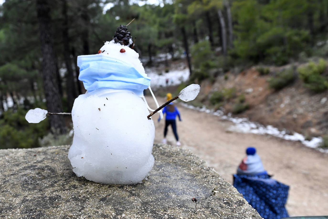 Fotos: Sierra Espuña amanece teñida de blanco tras dos días de nieve