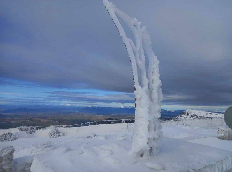 Fotos: Sierra Espuña amanece teñida de blanco tras dos días de nieve