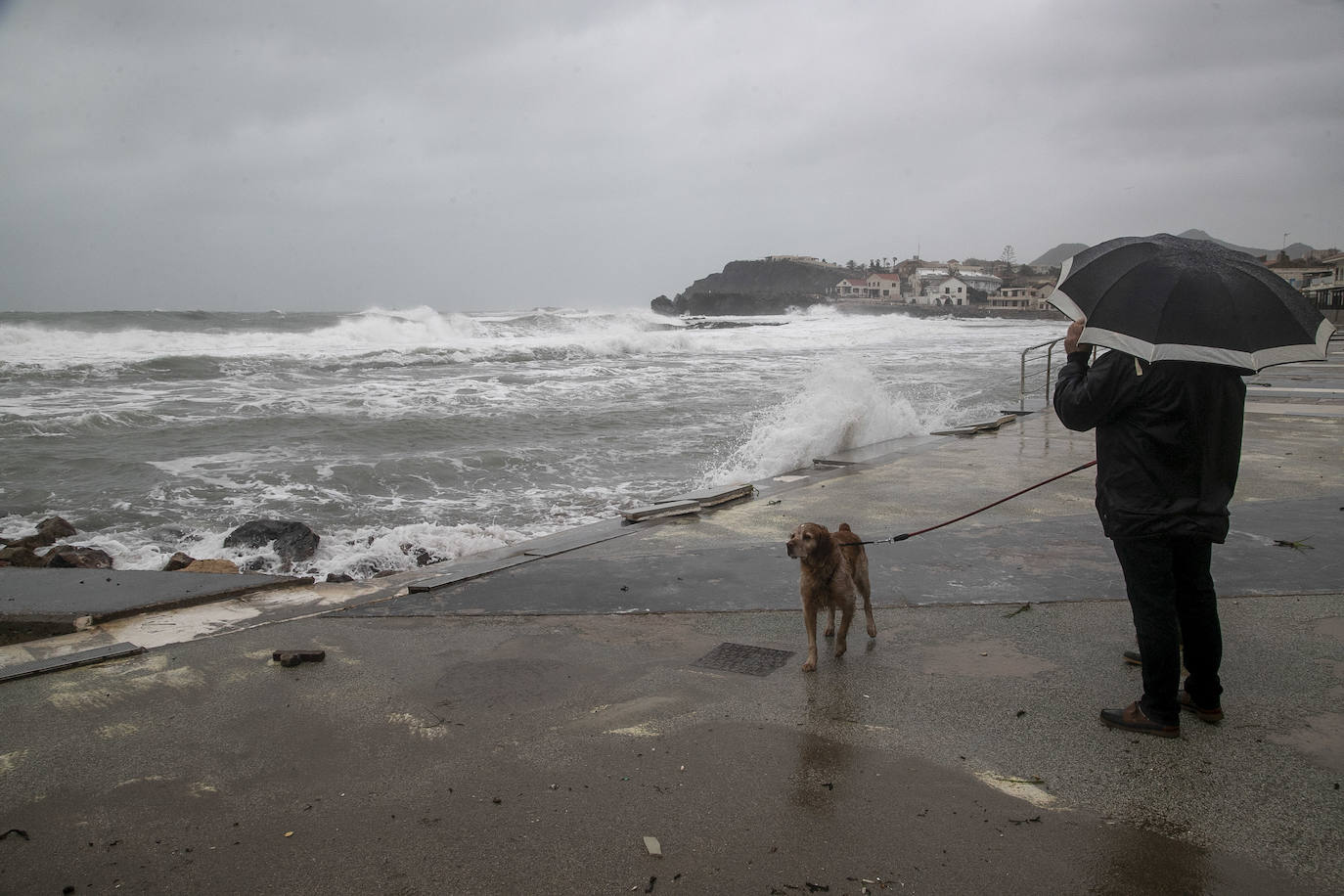 Fotos: El temporal causa daños graves en el paseo marítimo de Cabo de Palos