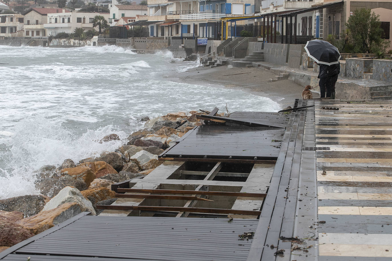 Fotos: El temporal causa daños graves en el paseo marítimo de Cabo de Palos