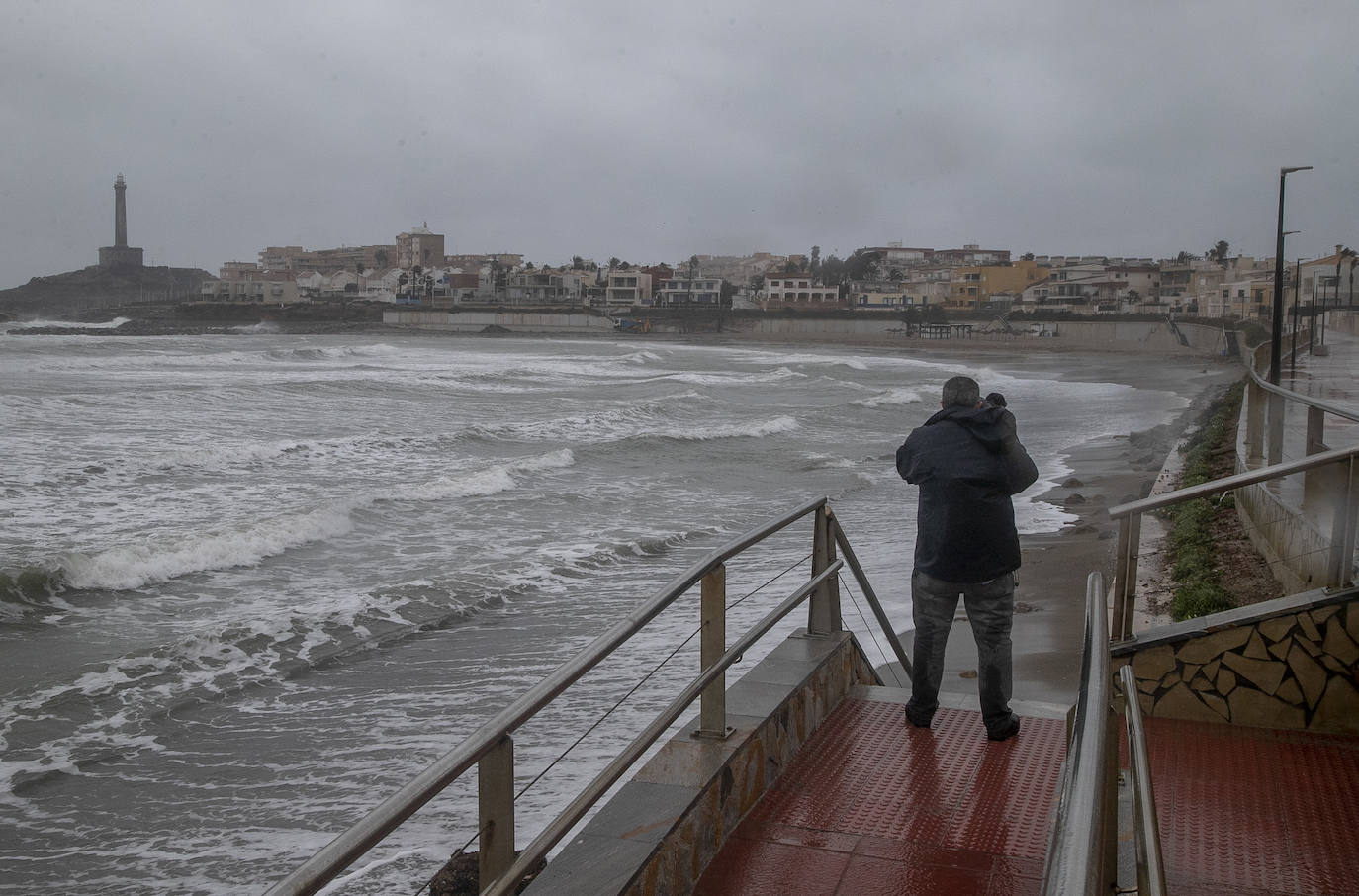 Fotos: El temporal causa daños graves en el paseo marítimo de Cabo de Palos