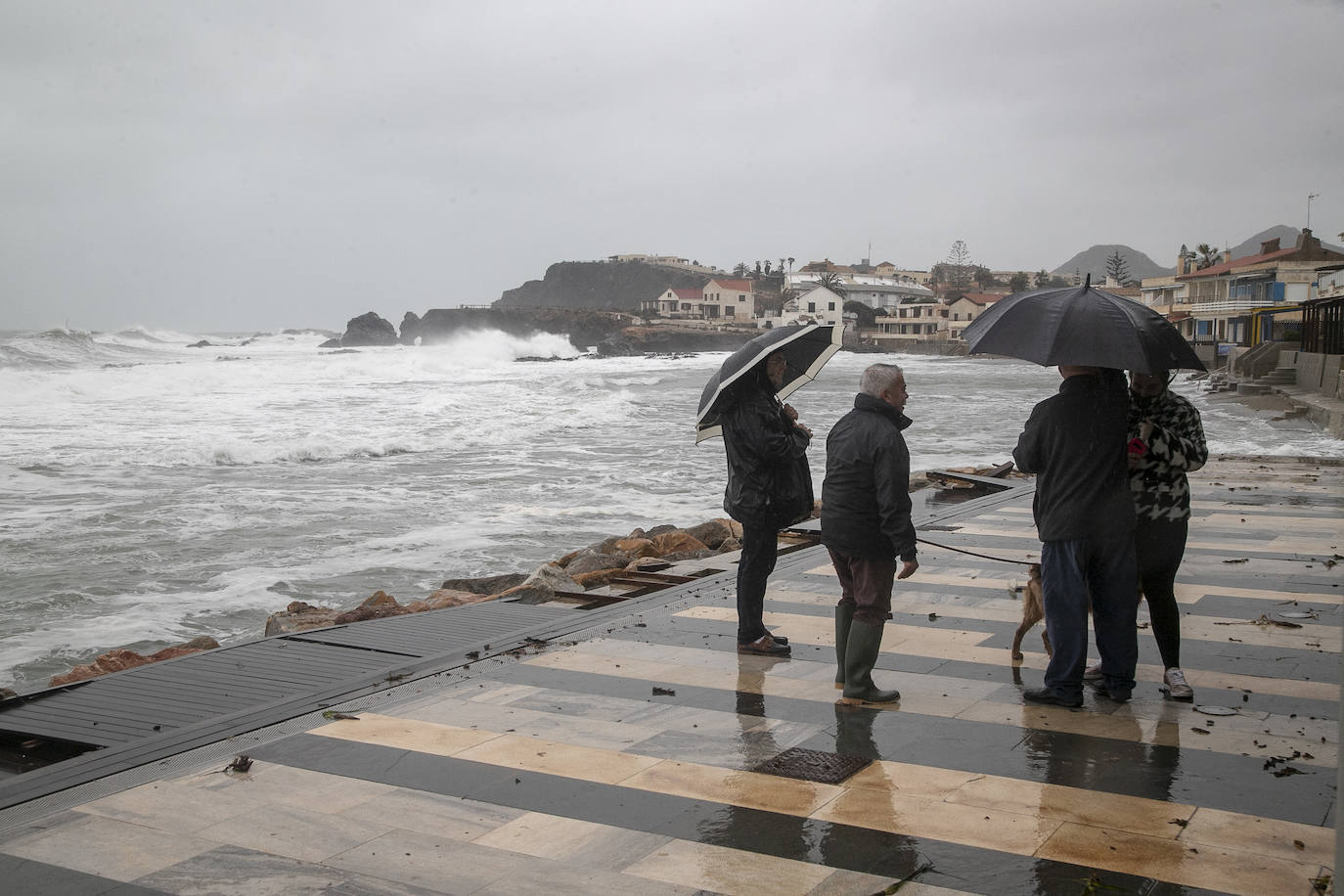 Fotos: El temporal causa daños graves en el paseo marítimo de Cabo de Palos