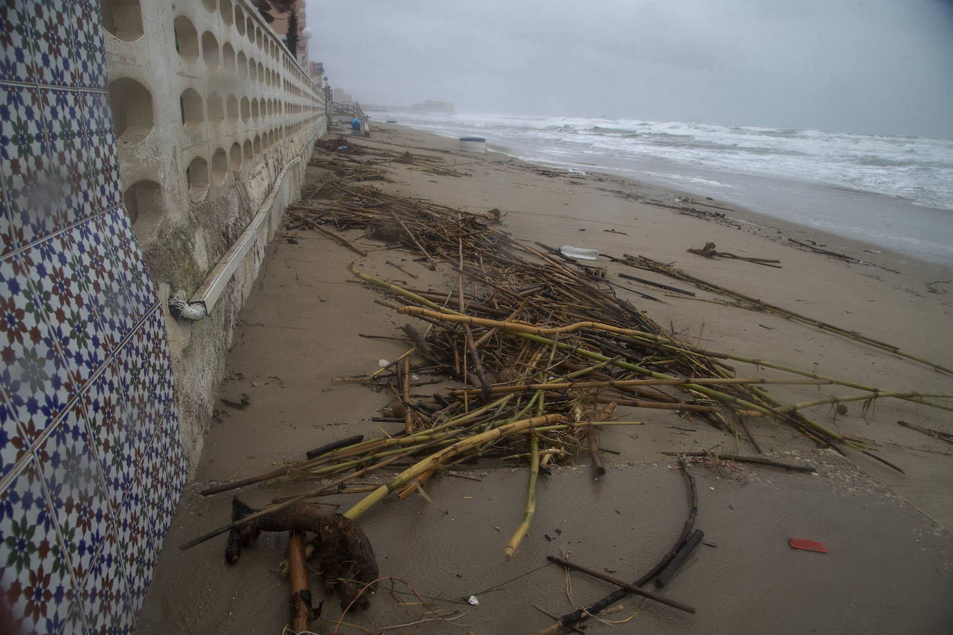 Fotos: El temporal causa daños graves en el paseo marítimo de Cabo de Palos