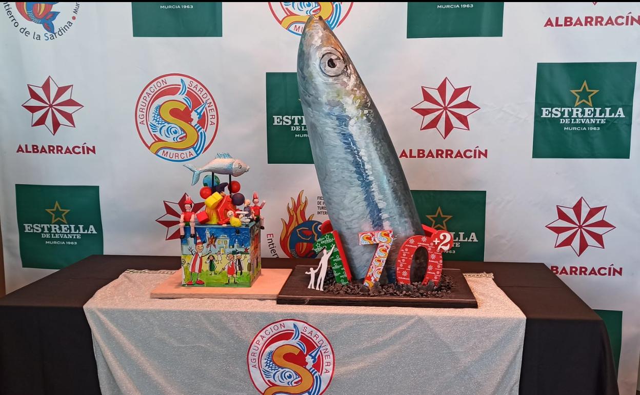 Los dos catafalcos que se quemarán en el Entierro de la Sardina. 