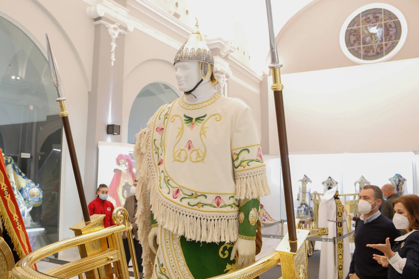 Fotos: Judit lidera los estrenos del Paso Blanco en la Semana Santa de Lorca