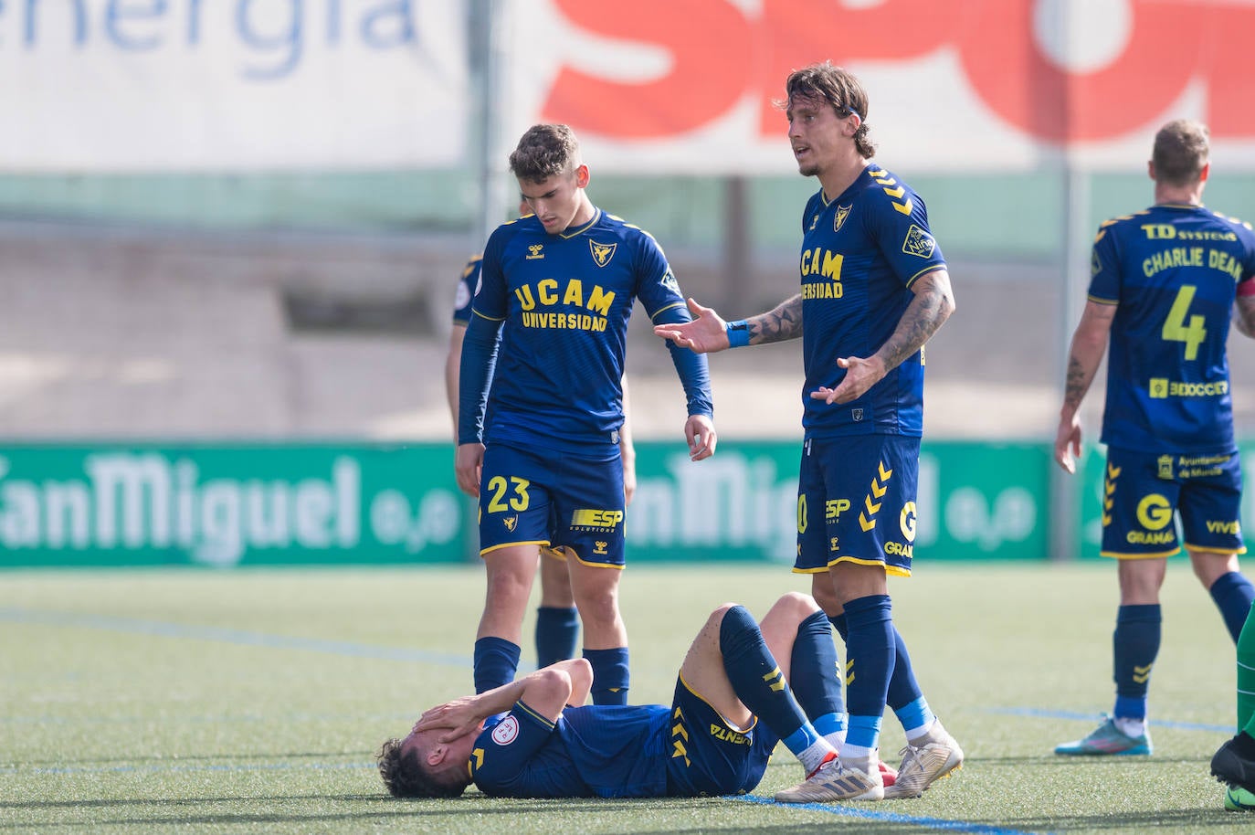 Fotos: El empate del UCAM CF contra el Cornellá, en imágenes