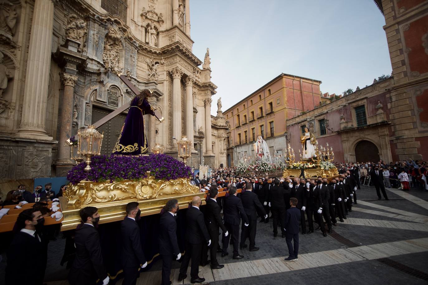 Fotos: Encuentro de Nuestro Padre Jesús de la Merced en la plaza Cardenal Belluga de Murcia, en imágenes