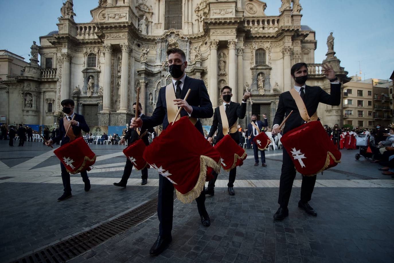 Fotos: Encuentro de Nuestro Padre Jesús de la Merced en la plaza Cardenal Belluga de Murcia, en imágenes