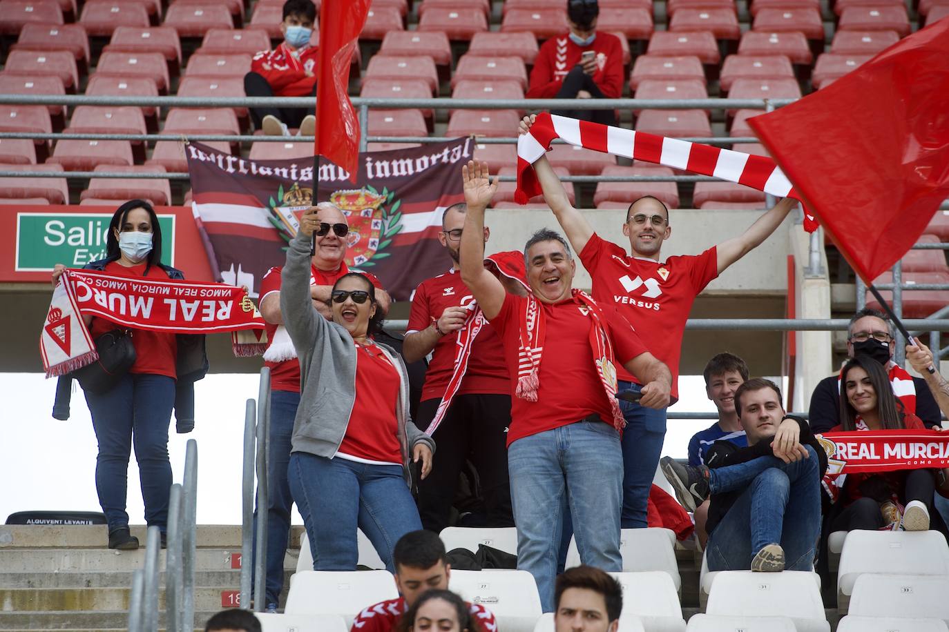 Fotos: Búscate en el Enrique Roca en el empate del Real Murcia frente al Hércules